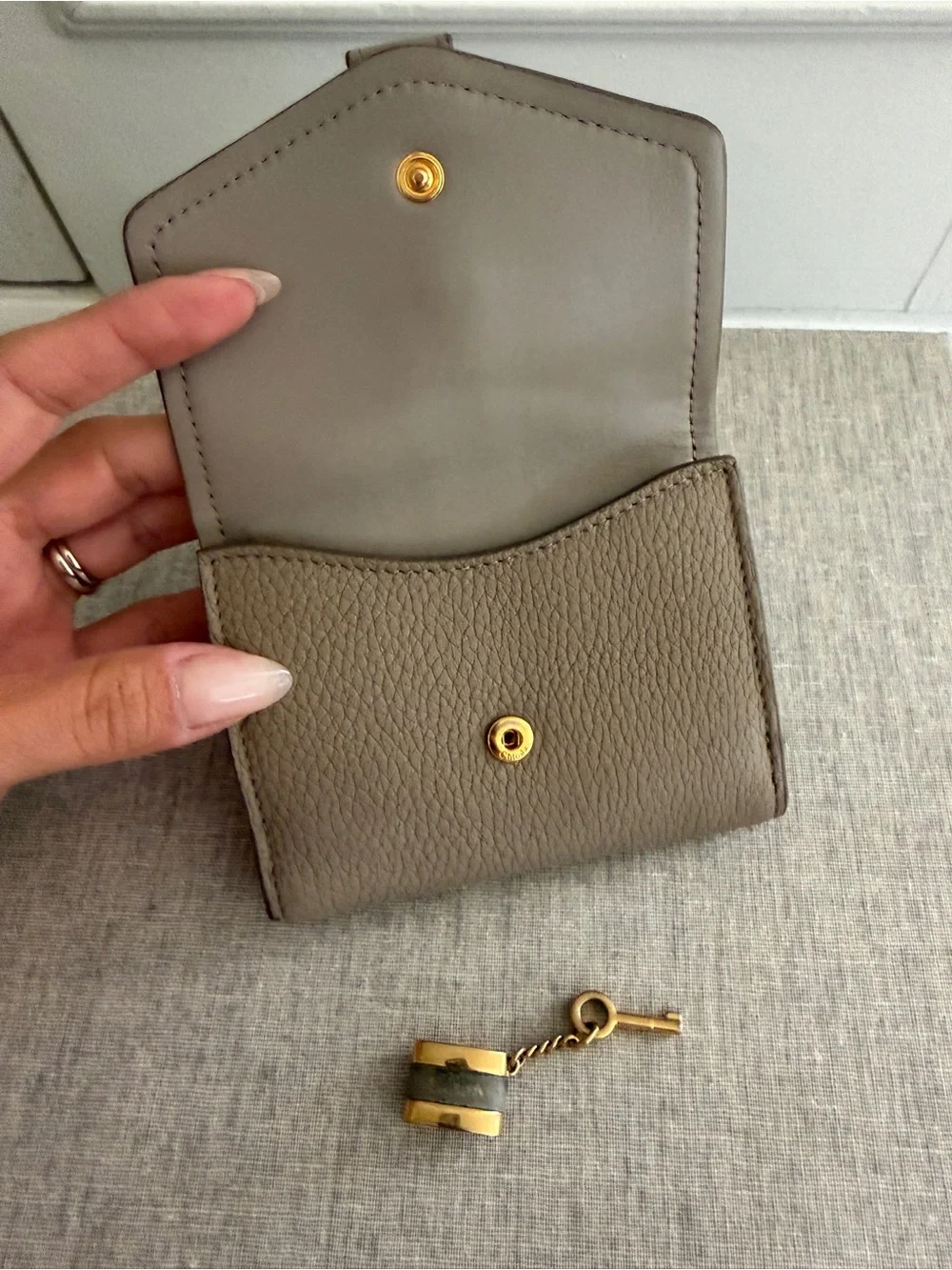 Chloe compact pebbled
